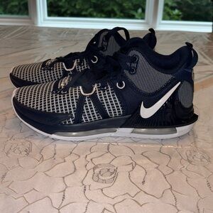 Brand new Nike navy witness VII performance basketball shoes size 7 boys